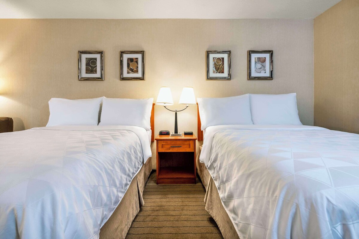 Premium bedding, pillowtop beds, desk, blackout drapes
