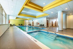 Una piscina techada