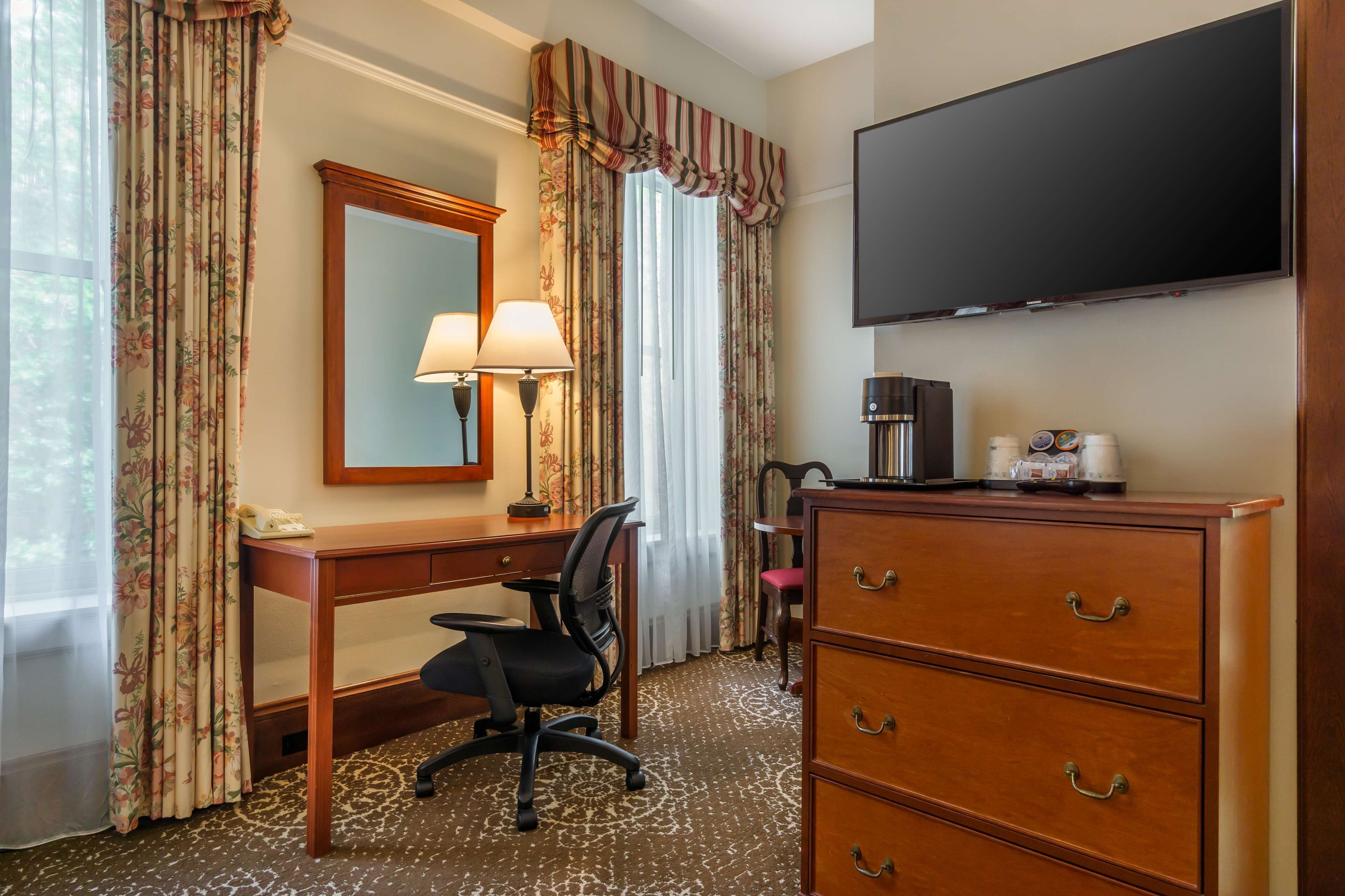 1 bedroom, premium bedding, in-room safe, desk