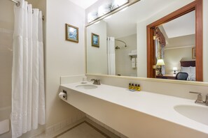 Combined shower/bathtub, designer toiletries, hair dryer, towels