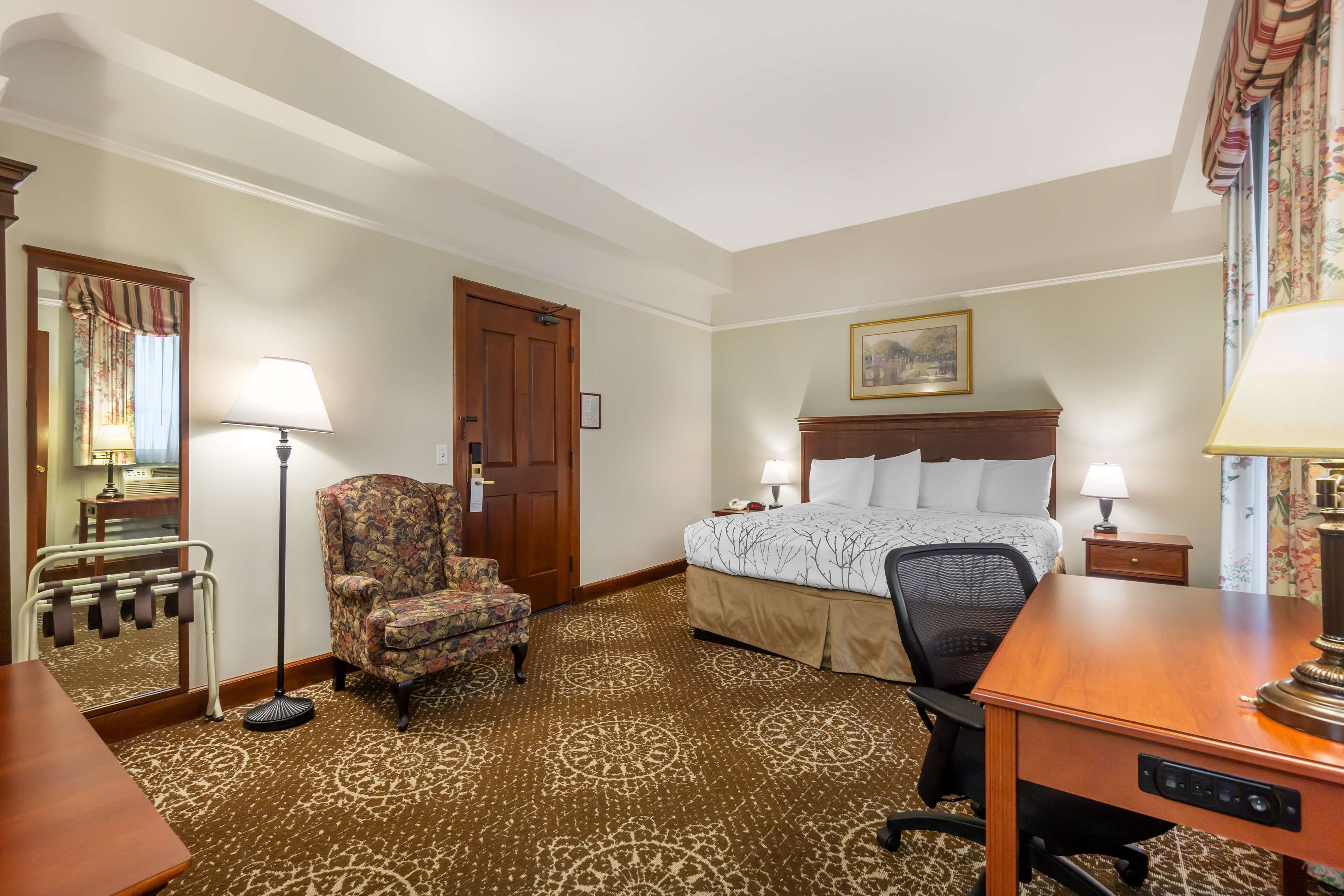 1 bedroom, premium bedding, in-room safe, desk