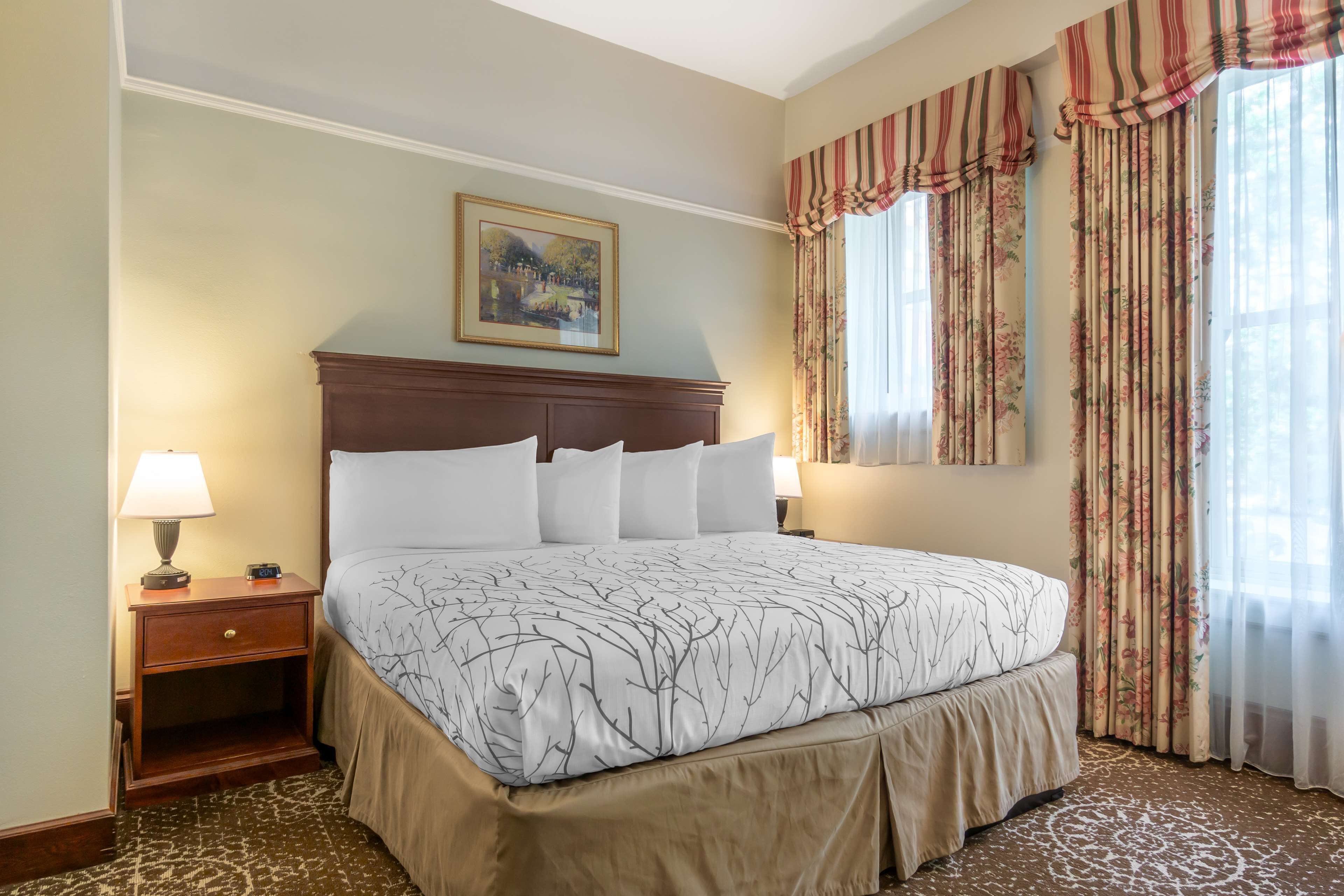 1 bedroom, premium bedding, in-room safe, desk