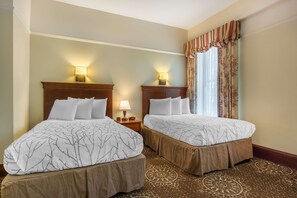 Literie de qualité supérieure, coffres-forts dans les chambres, bureau