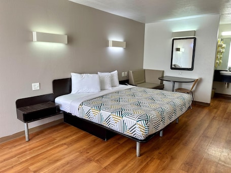 Cortinas blackout, wifi gratis y ropa de cama