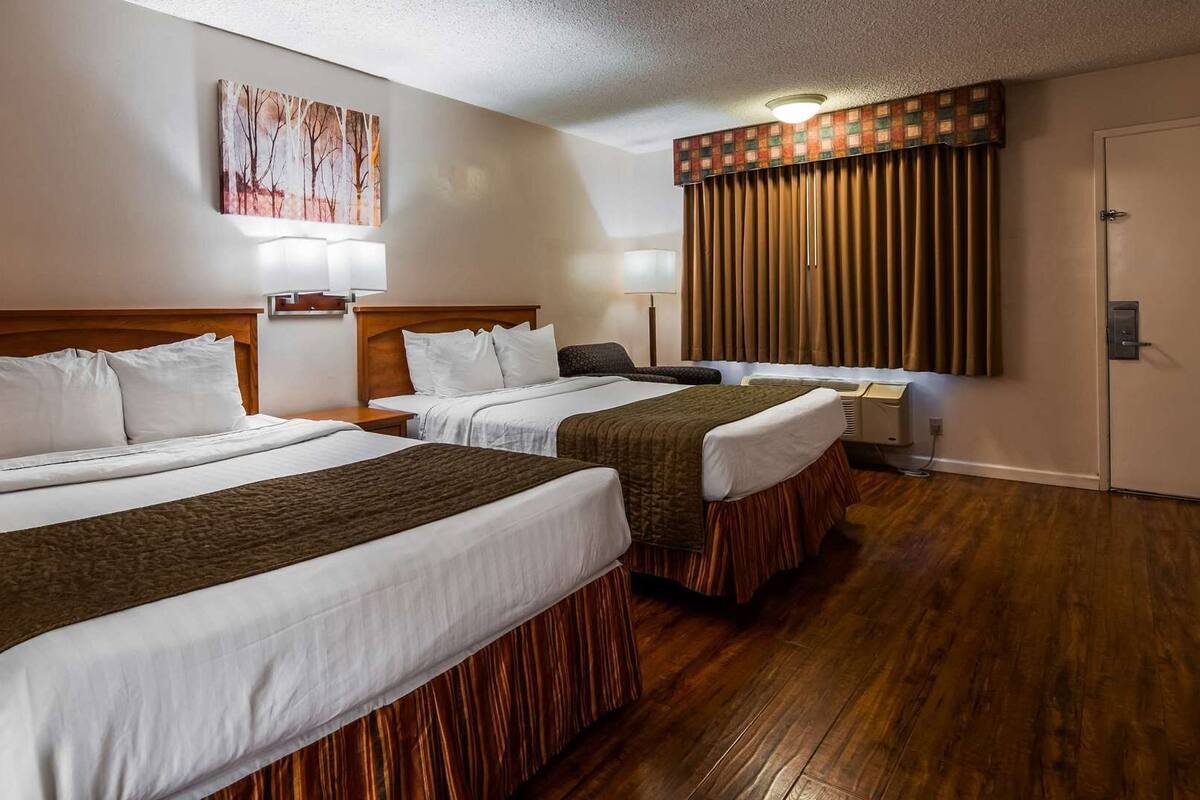 Iron/ironing board, WiFi (free), individually furnished, bed sheets