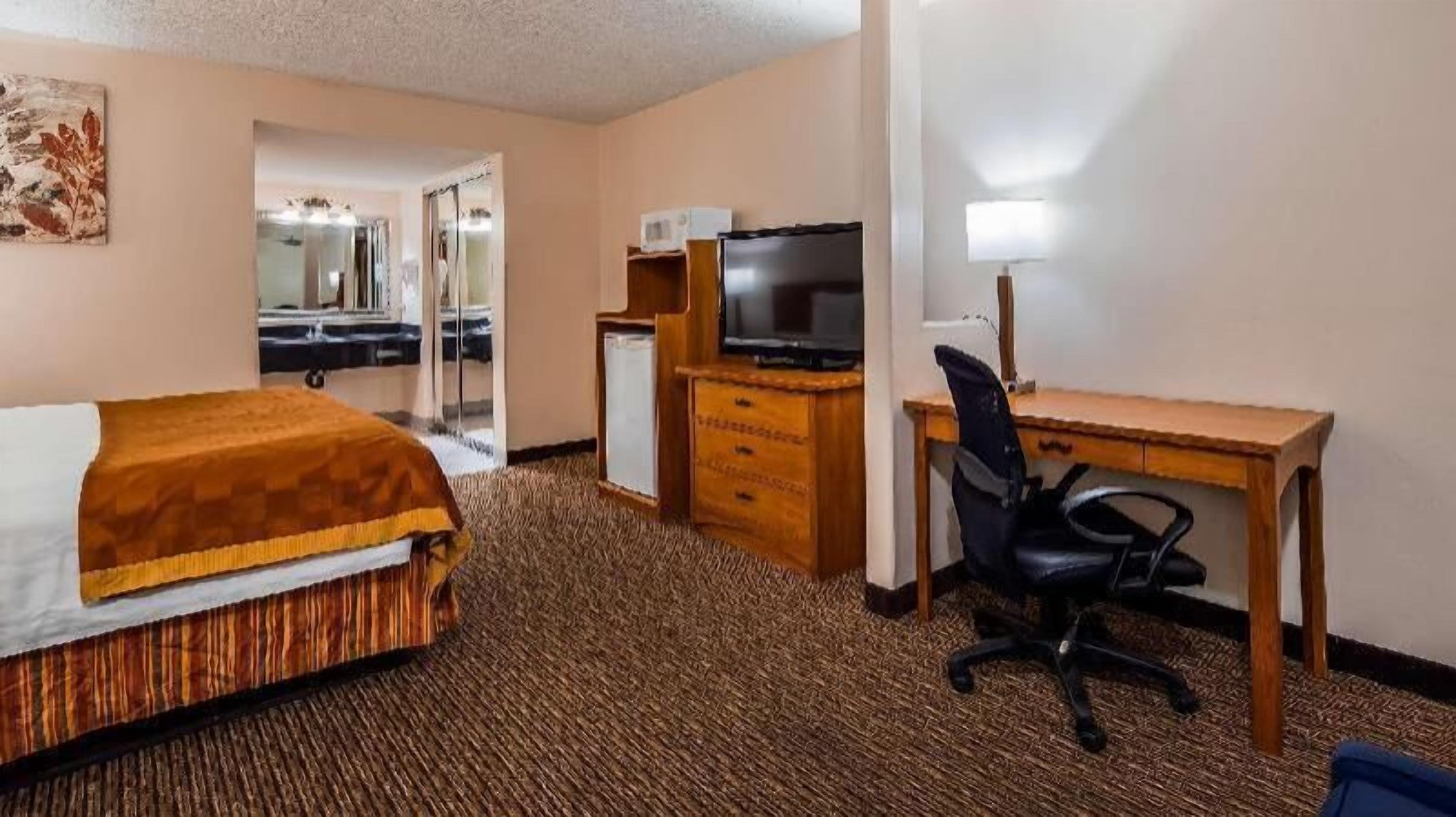 Individually furnished, iron/ironing board, free WiFi, bed sheets