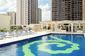 Outdoor pool, open 7:00 AM to 10:00 PM, pool cabanas (surcharge) - Hilton Waikiki Beach Resort & Spa (Honolulu)