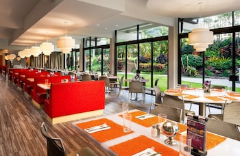 Breakfast, lunch, dinner served; American cuisine  at Hilton Waikiki Beach