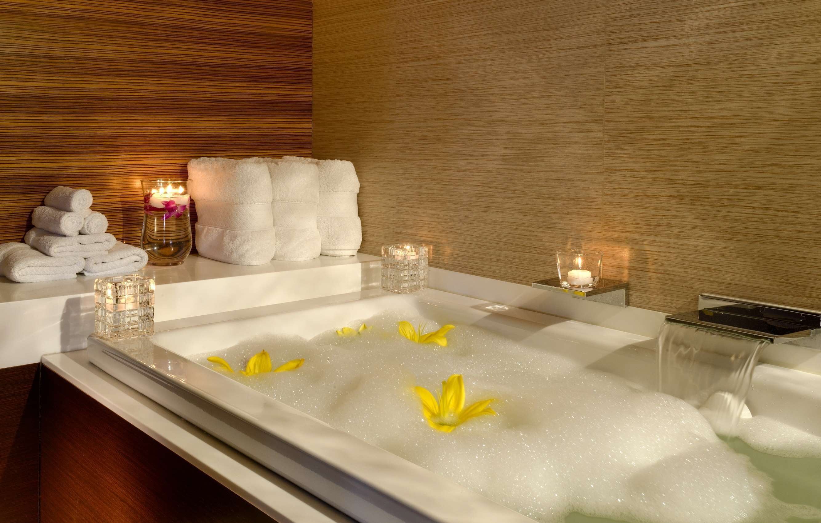 premium room, 1 bedroom, mountain view | bathroom | hair dryer, towels, soap, shampoo