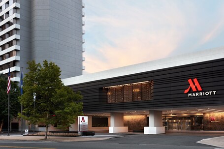 Crystal Gateway Marriott - Image 4