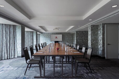 Crystal Gateway Marriott - Image 66