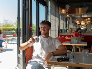 Déjeuner et dîner servis sur place