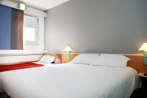 Standardværelse - 2 enkeltsenge | Premium-sengetøj, skrivebord, mørklægningsgardiner, lydisolering