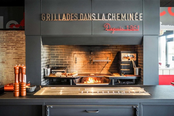 Déjeuner et dîner servis sur place, spécialités Cuisine française