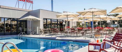 Outdoor pool, open 9:00 AM to 8:00 PM, pool loungers