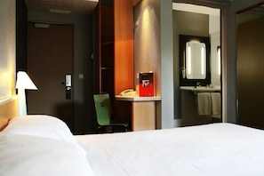 Standard Double Room, Multiple Beds | Premium bedding, desk, blackout drapes, soundproofing