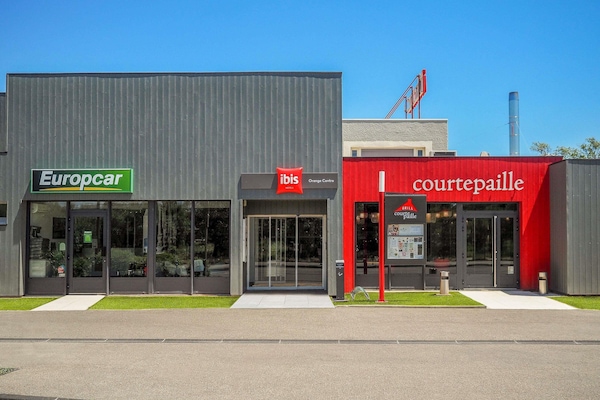 Lunch and dinner served, French cuisine