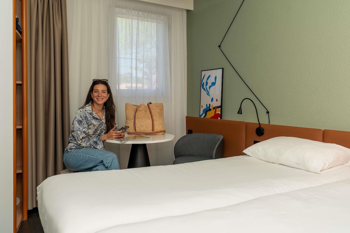 Standard Room, 2 Twin Beds | Premium bedding, desk, blackout drapes, soundproofing