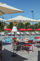 Se sirven almuerzos y cenas, cocina francesa