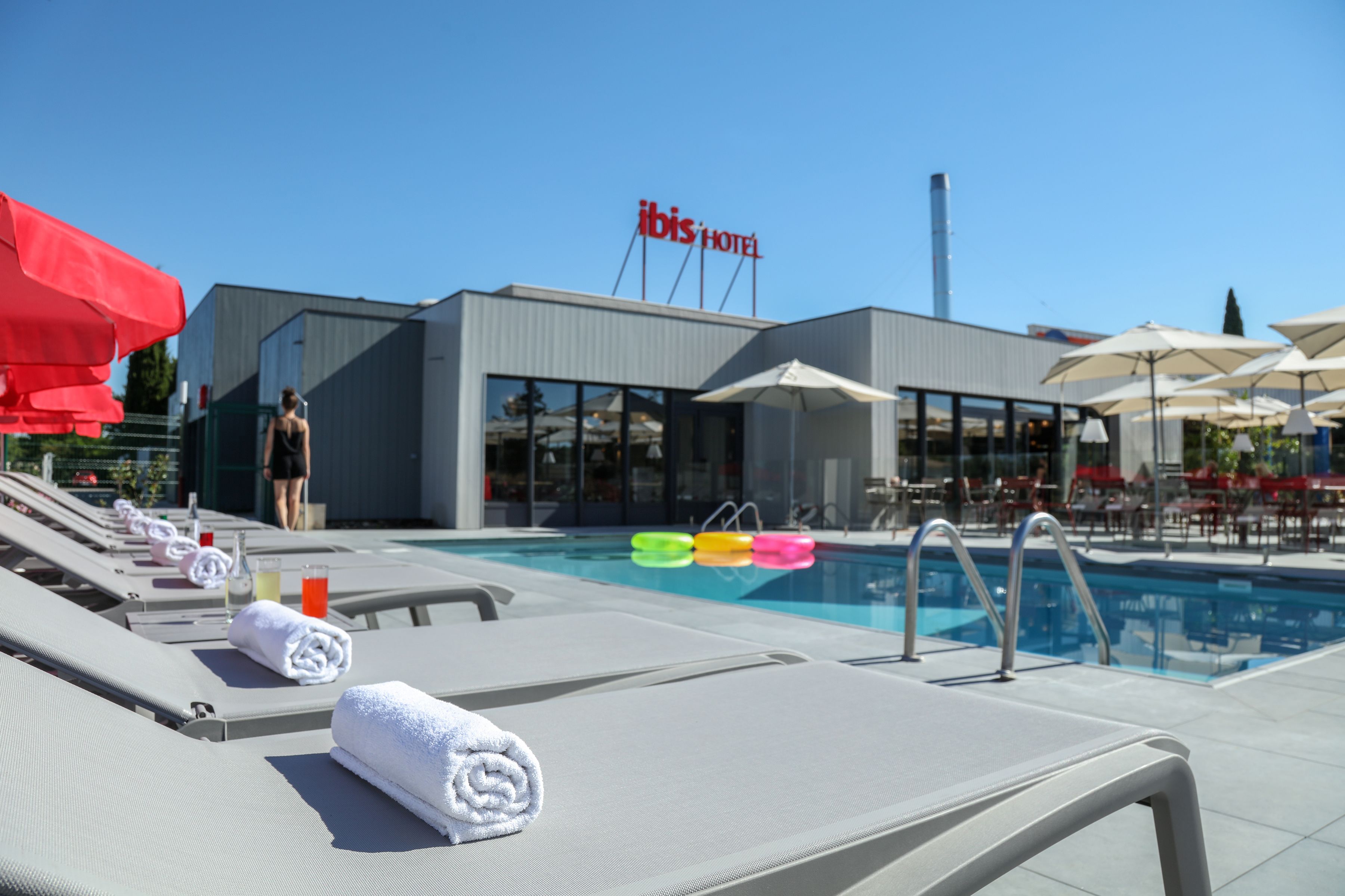 outdoor pool, pool loungers