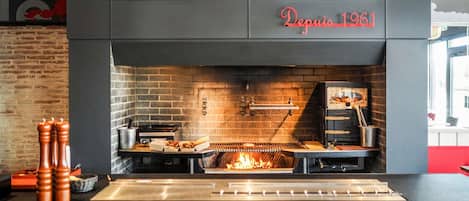 Lunch and dinner served, French cuisine