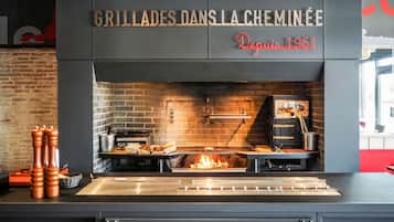 Se sirven almuerzos y cenas, cocina francesa