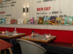 Lunch and dinner served - ibis Orange Centre Echangeur A7 A9 (Orange)