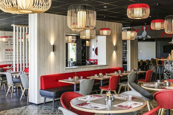 Déjeuner et dßner servis sur place, spécialités Cuisine française