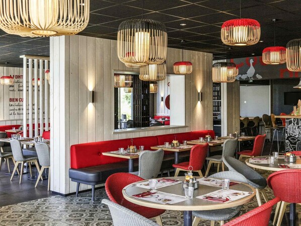 Lunch and dinner served, French cuisine