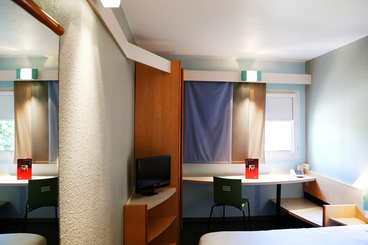standard double room, 1 double bed | premium bedding, desk, blackout curtains, soundproofing