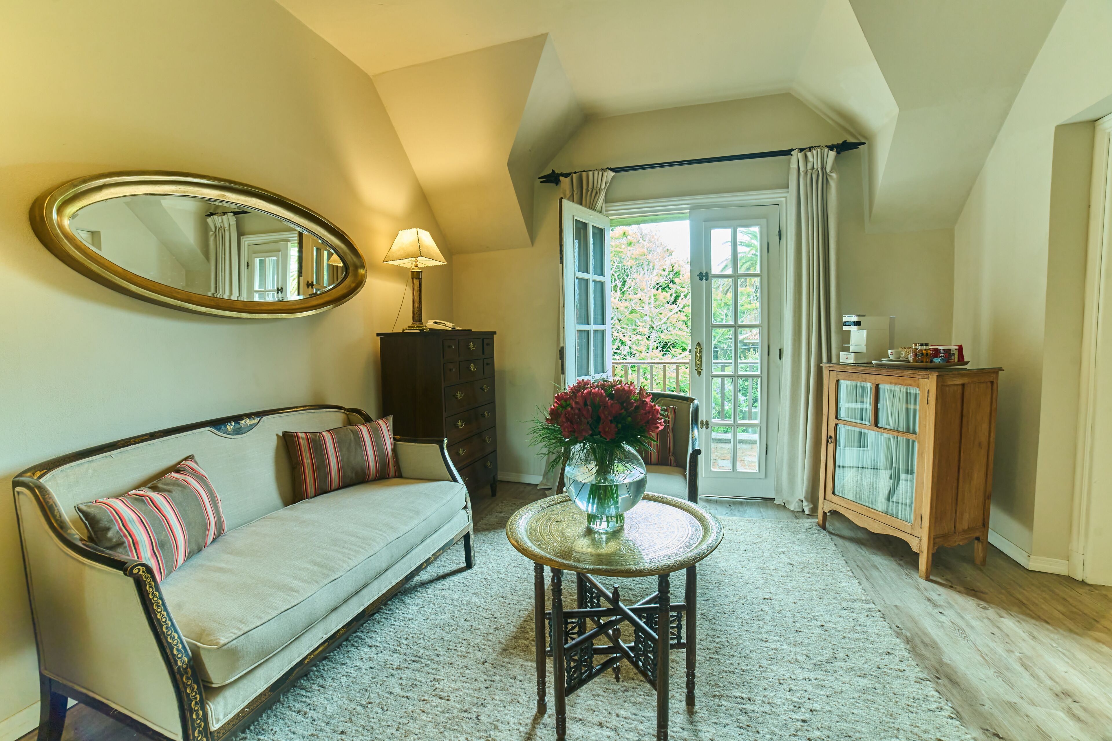 suite nro. 5 | living area | lcd tv, dvd player