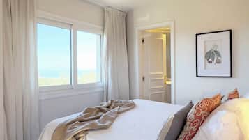 Classic Sea View | Luxe beddengoed, pillowtop-bedden, een minibar, een kluis op de kamer