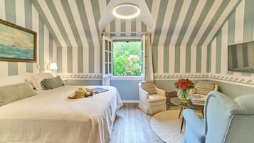 Deluxe | Premium bedding, pillowtop beds, minibar, in-room safe