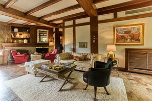 Lobby sitting area - L'Auberge (Punta del Este)