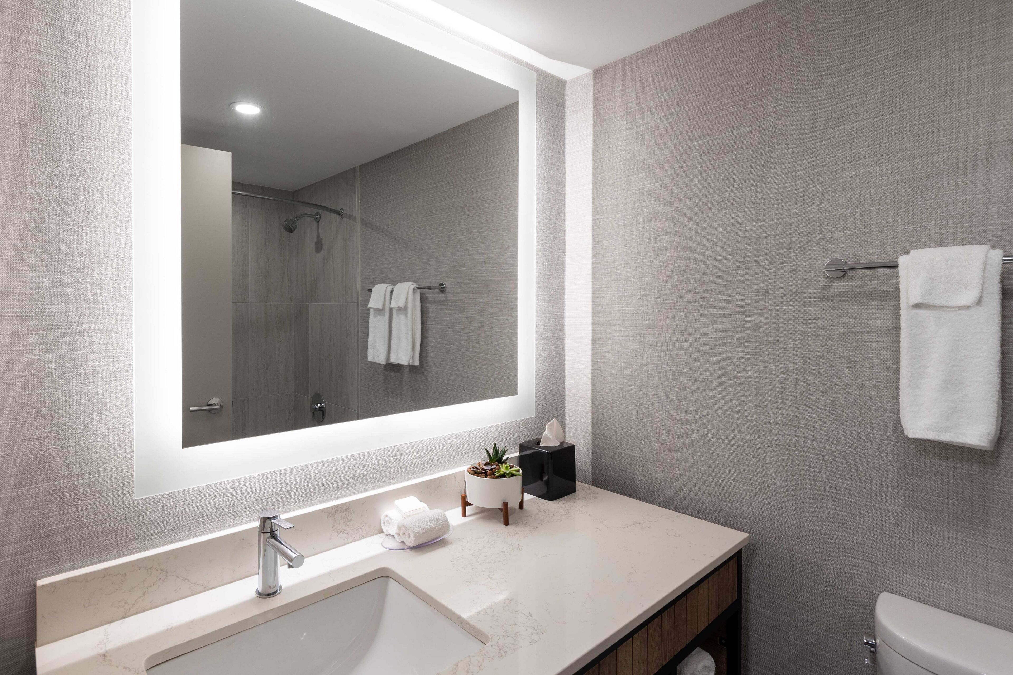 combined shower/bathtub, eco-friendly toiletries, hair dryer, towels