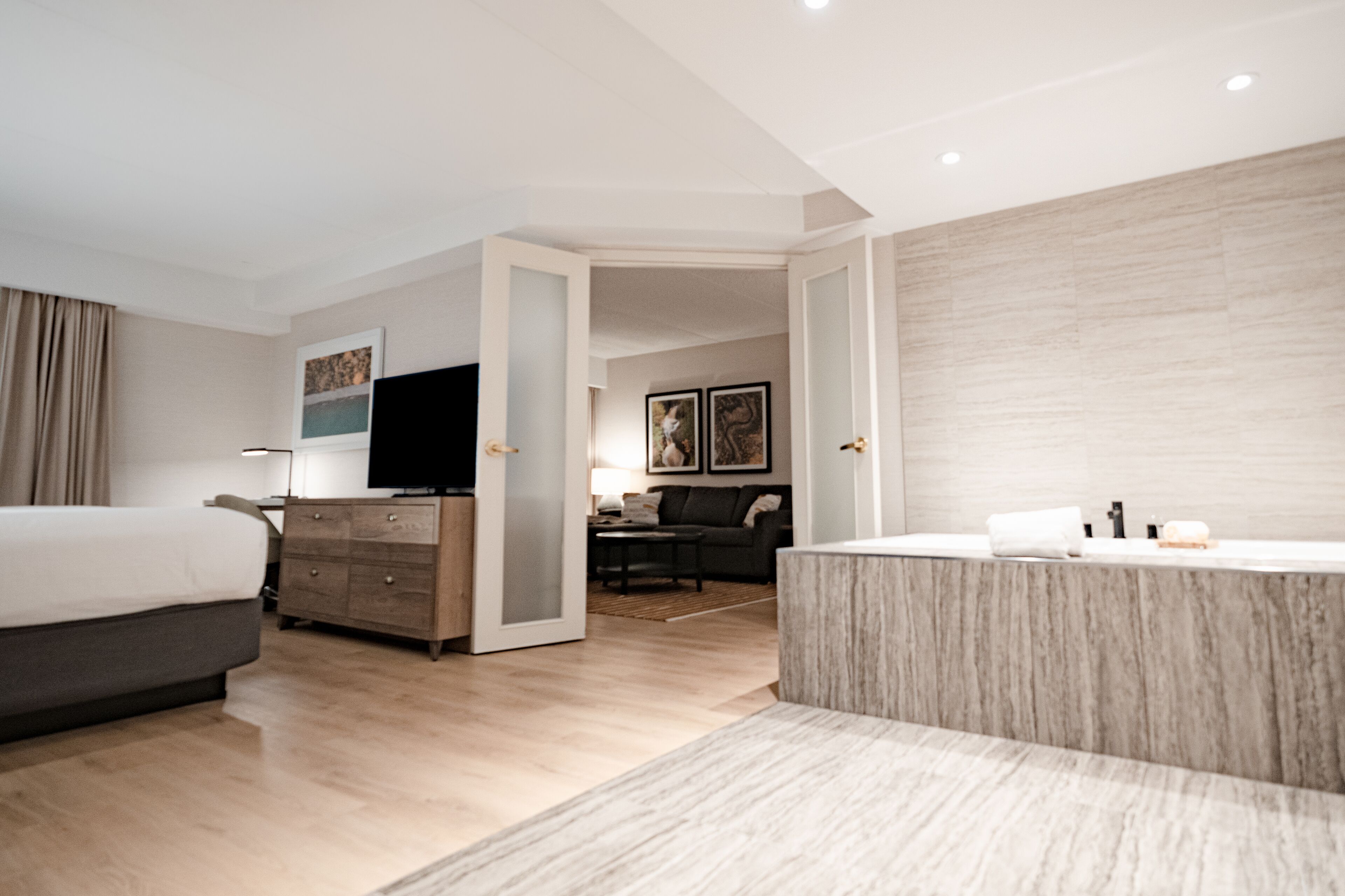 deluxe suite, 1 bedroom | in-room safe, desk, blackout curtains, iron/ironing board