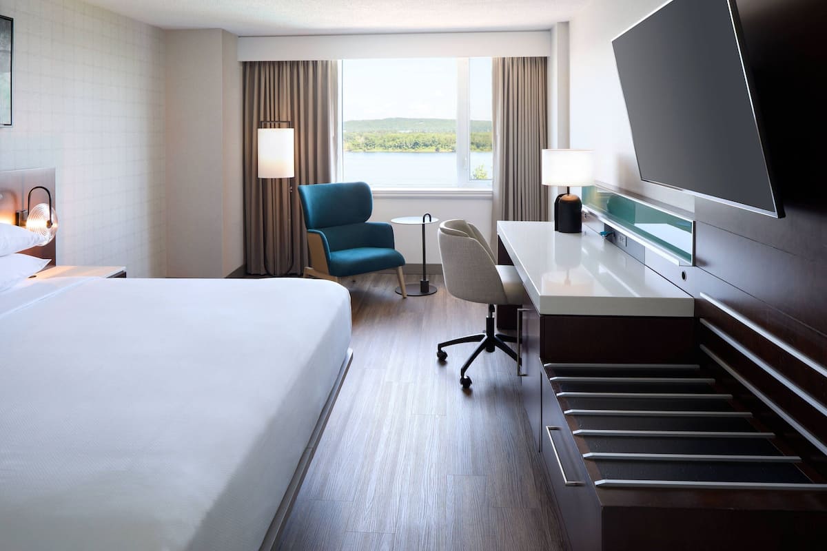 1 bedroom, premium bedding, pillow-top beds, in-room safe