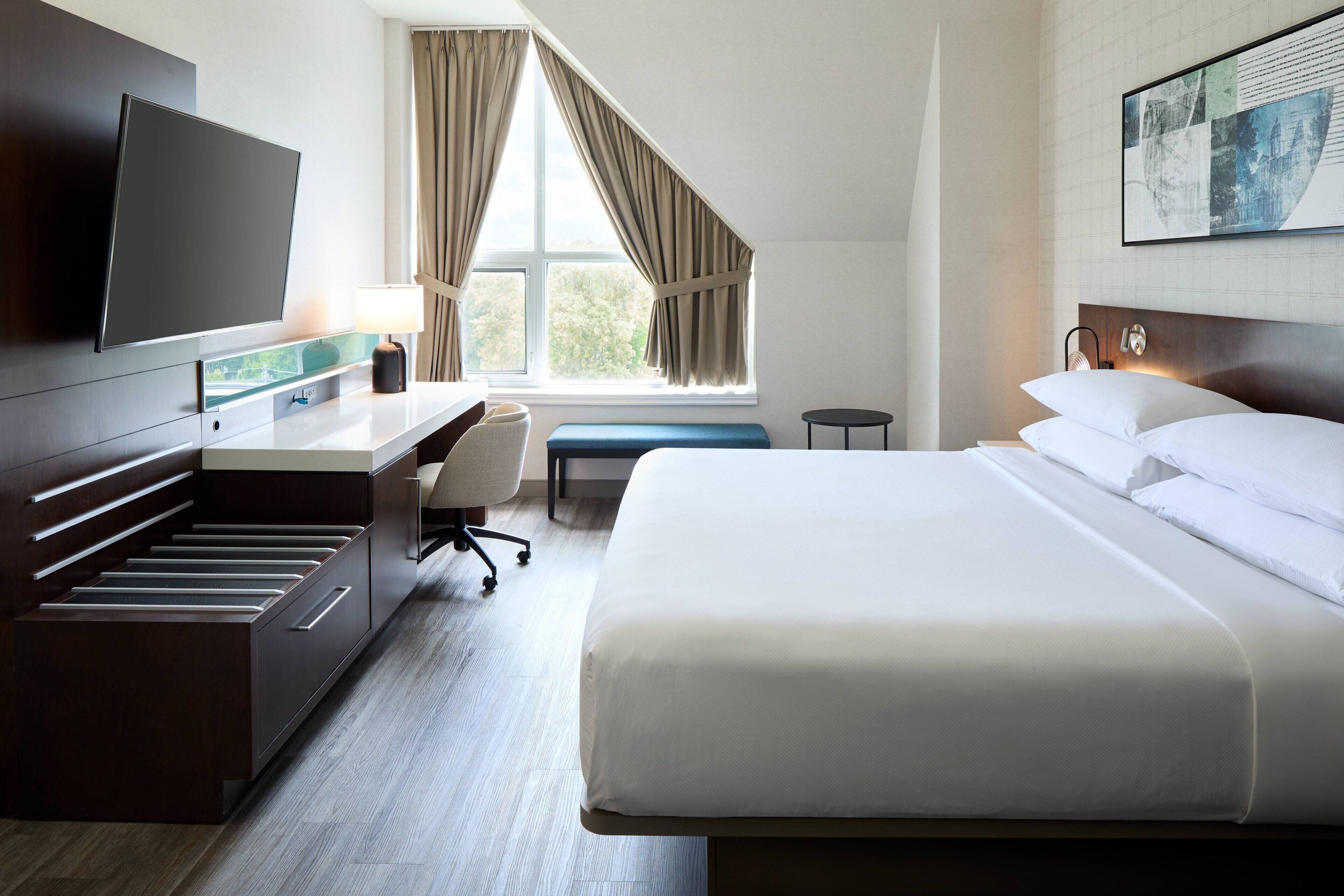 premium bedding, pillow-top beds, in-room safe, desk