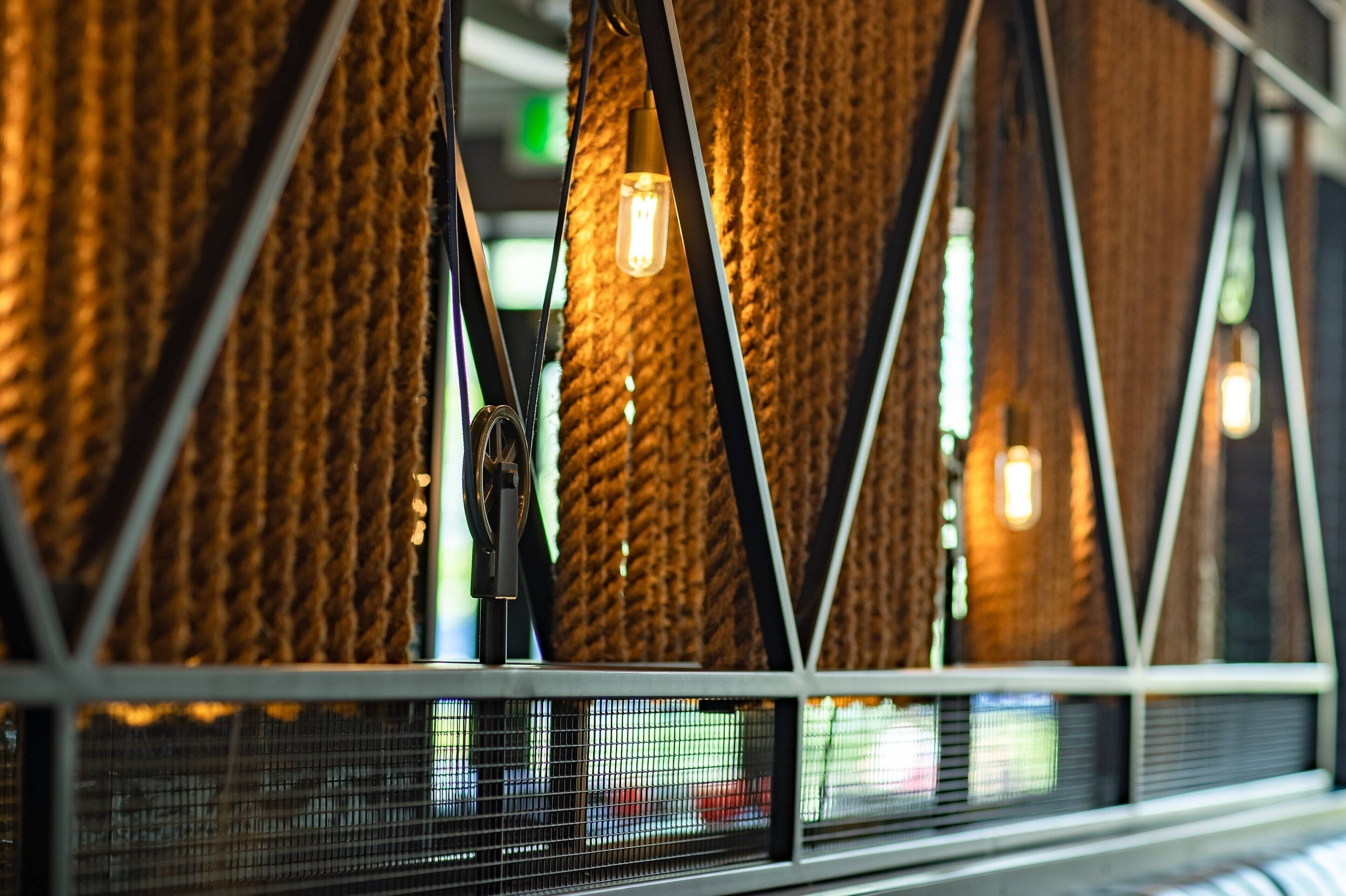 3 restaurants, breakfast served