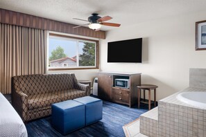 Suite, 1 King Bed with Sofa bed, Jetted Tub, Harbour View (with Sofabed)