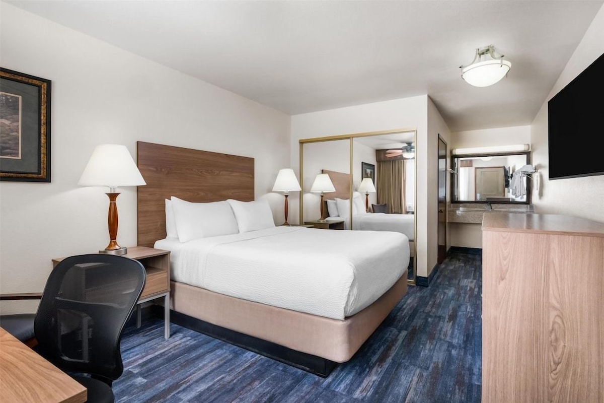 Pillow-top beds, desk, laptop workspace, blackout curtains