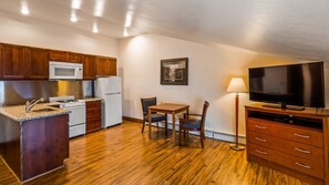 Suite, 1 Queen Bed with Sofa bed, Kitchenette, Harbour View (with Sofabed) | Pillow-top beds, desk, laptop workspace, blackout curtains