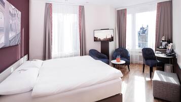 1 bedroom, hypo-allergenic bedding, minibar, in-room safe