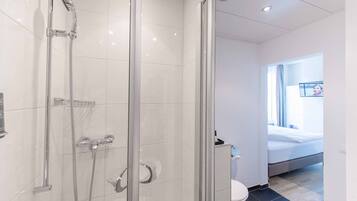 Standard Single Room | Bathroom | Eco-friendly toiletries, hair dryer, towels