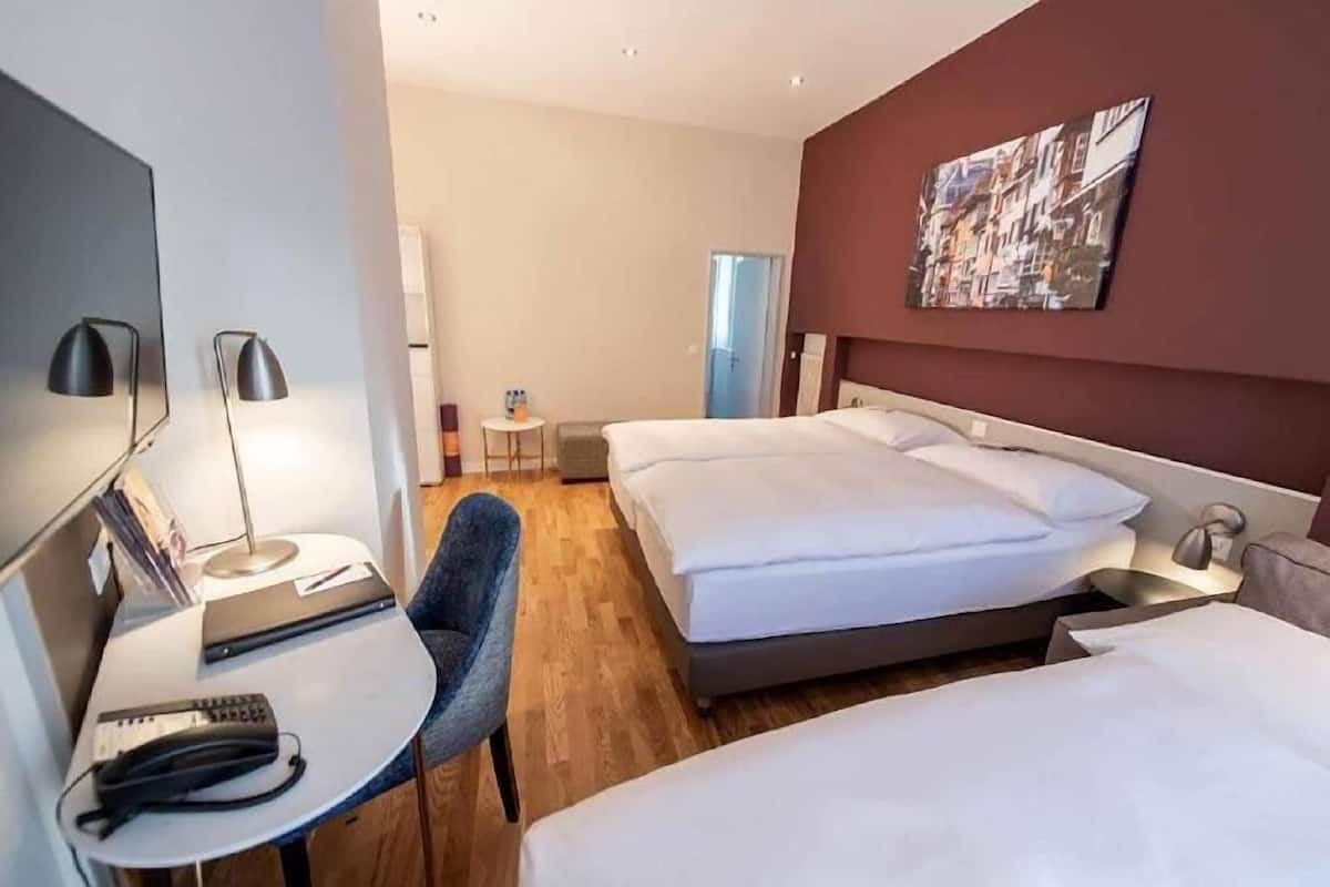 Hypo-allergenic bedding, minibar, in-room safe, desk