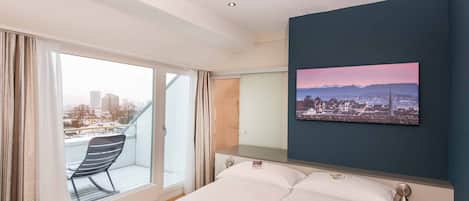 Superior Room, 1 Queen Bed, Balcony | 1 bedroom, hypo-allergenic bedding, minibar, in-room safe