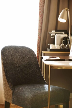 Hypo-allergenic bedding, minibar, in-room safe, desk