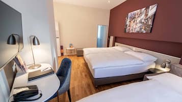 Quarto família | Roupas de cama antialérgicas, frigobar, cofres nos quartos, escrivaninha