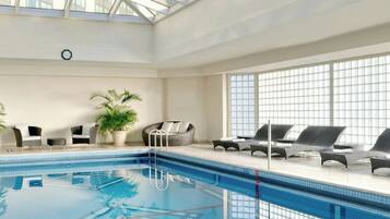 Piscina coperta, piscina stagionale all'aperto