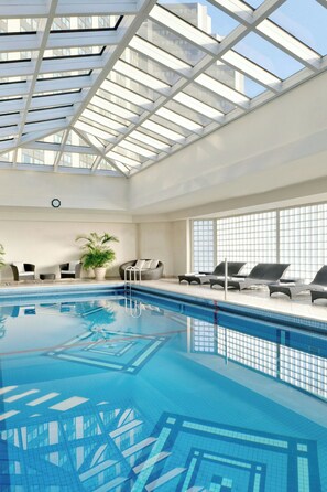 Indendørs pool, sæsonbestemt udendørs pool